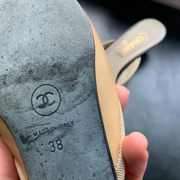 CHANEL 2005 CC Cap-Toe Slide Mules Size: 38 - Picture 4 of 7